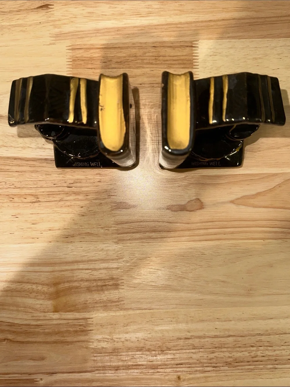 Vintage Mid Century Ceramic Wishing Well Bookends Pen Holders Japan Gold Accent